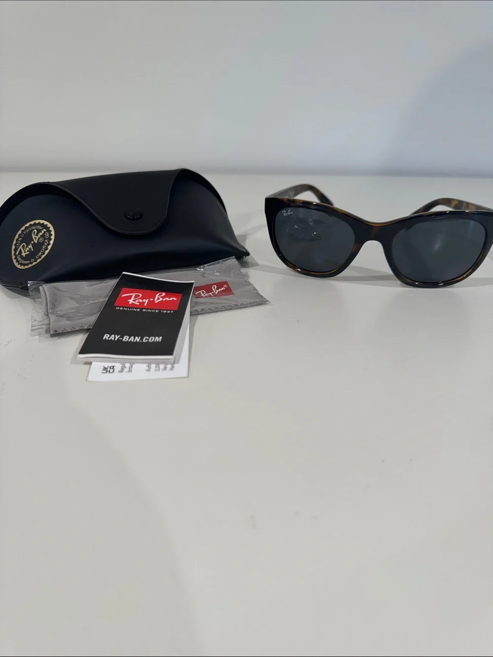 NWT Ray-Ban RB 4216 Sunglasses